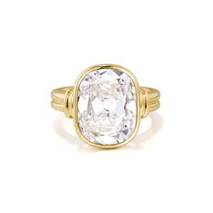 Anillo de compromiso Majestic Old Mine Cushion con diamante de 7.33 ct E VVS2 cultivado en laboratorio en oro amarillo de 14 quilates, pieza de herencia. - Product Image 1