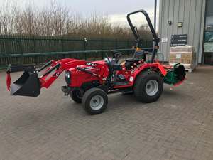Tractor Agrícola Massey Ferguson 1525 Usado con Cargador Frontal, 25HP, 4WD, Transmisión por Engranajes, Rojo, Multifuncional - Product Image 1