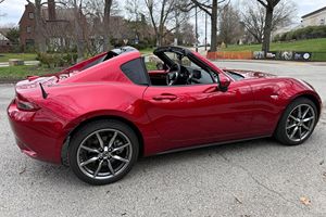 Mazda MX-5 Miata RF Grand Touring propre, modèle 2021 - Product Image 4