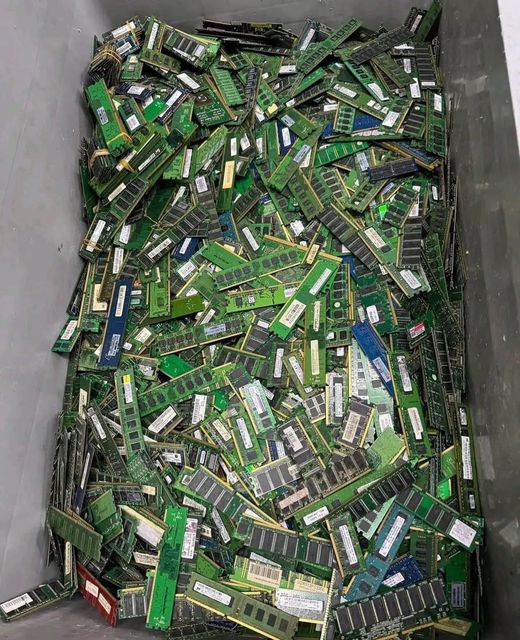 Cpu scrap Intel Pentium Pro Ceramic CPU scrap CPU CERAMIC PROCESSOR Scrap for Gold Pins Recovery at cheap and wholesale prices.