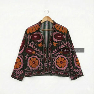 Short ethnique bohème brodé à la main Suzani, motif floral de luxe pour femme, doublure en coton respirant et écologique, collection automne-hiver - Product Image 2