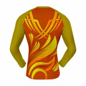 Unique Rash Guard para surfistas y deportes acuáticos Ultimate Sun Protection Elegante Durable y cómodo - Product Image 2