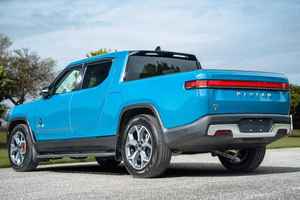 2024 R i v i a n R1T Adventure Edition 3,400 Miles, autonomie de 410 milles, performance à double moteur AWD, batterie maximale - Product Image 5