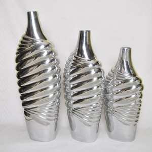 Florero de aluminio pulido brillante de diseño moderno a un precio económico para decoración del hogar Uso en el suelo Florero de metal - Product Image 2