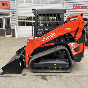 Minicargadora Kubota 4x4 construida para cargas de trabajo pesadas en patios de construcción granjas o almacenes excelente movilidad - Product Image 1