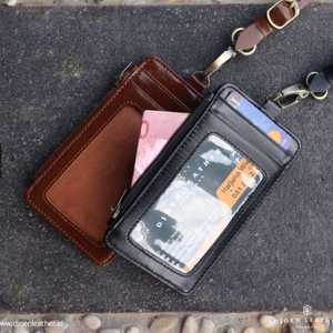 Porte-cartes d'identité professionnel en cuir véritable avec cordon de cou, affichage transparent sécurisé et plusieurs emplacements, fabriqué à la main en Indonésie - Product Image 1