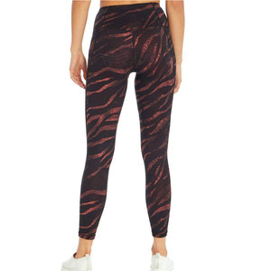 Leggings pour femmes sur mesure de style nouveau - Design simple, couleur unie, taille haute, en spandex/polyester, fabriqué au Pakistan - Product Image 1