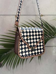 Sac à main en cuir sculpté à la main, sac bandoulière, style bohème gypsy, nouvelle arrivée, sac à main artisanal, style western, design à carreaux - Product Image 3