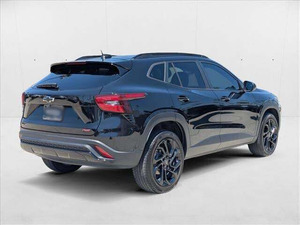 SUV Trax RS 2024 USADO con Asientos de Cuero Oscuros, Control de Crucero Adaptativo, Tracción Delantera, Listo para Conducir - Product Image 5