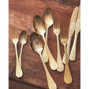 Juego de Cubiertos de Metal con Acabado Mate Dorado para una Decoración de Comedor Elegante que Ofrece un Aspecto Moderno y Minimalista y un Diseño Duradero - Product Image 1