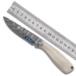 Cuchillo de caza de alta calidad personalizable hoja de acero de Damasco mango de hueso de camello Funda de cuero de vaca soporte OEM grabado con láser - Product Image 5
