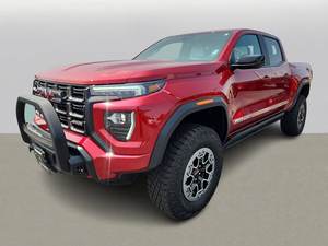 USADO LIMPIO EN BUEN ESTADO 2023 GMC Canyon AT4X Crew Cab 4WD - Product Image 2