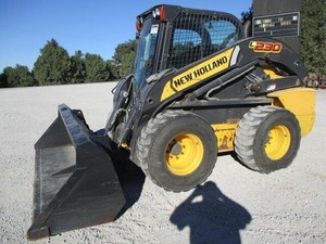 Absolutely Free of Issues NEW HOLLANDS C232 Skid Steer with EROPS New Tracks and General Purpose Bucket Ready to Ship For Sale - Product Image 2