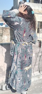 Bata de baño térmica con estampado Floral personalizada, Kimono de terciopelo de larga duración para mujeres y hombres, gran ropa de playa de noche de invierno, regalo perfecto - Product Image 5