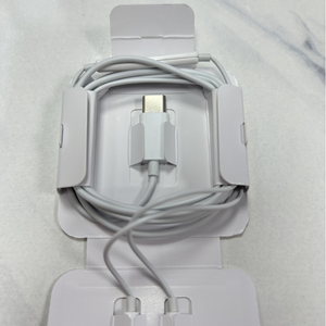 Auriculares USB-C de Alta Calidad con Micrófono, Diseño Compacto y Plegable, Interfaz de 3.5mm, Auriculares Originales con Cable - Product Image 1