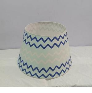 โคมไฟกลองผ้าลินินสีฟ้าสีขาวที่มีคุณภาพสูงโคมไฟแบบดรัมสำหรับโคมไฟตั้งโต๊ะคลิปผีเสื้อที่วางหลอดไฟที่ครอบไฟแบบทันสมัย - Product Image 1