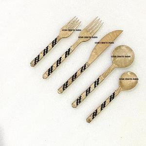 Venta al por mayor SCI 2024 Tipo portátil hecho a mano Vajilla más popular Juego de cubiertos de madera y mimbre Cocina Cubiertos de madera de alta calidad - Product Image 6