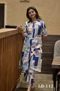 Coton Poly Rayonne Numérique Imprimé Co-Ord Ensemble Casual Wear Kurti avec Bas pour les Fêtes Prix de Gros Catalogue Disponible - Product Image 2