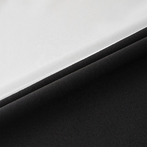 Conjunto de ropa de correr para hombre de verano con logotipo personalizado, camiseta con pantalones cortos térmicos de marca blanca, camiseta transpirable estampada de talla grande - Product Image 3