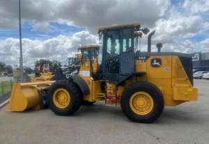 Cargador Frontal y Minicargador con Dirección Deslizante para Tractor de Orugas John Deere 444 G 2024 con Componente Central del Motor - Product Image 4