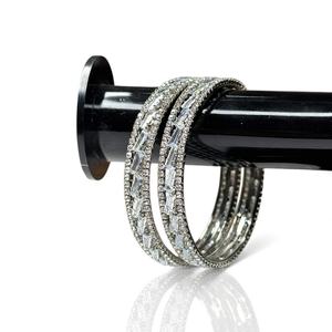 Conjunto de Brazaletes de Perlas de Plata de Primera Calidad con Corte Esmeralda y Acabado en Rodio, Resistente al Deslustre, Moderno, Listo para Envío, Ideal para Bodas - Product Image 3