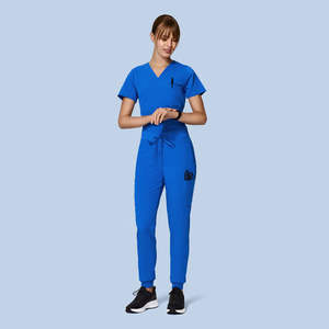 Tenues médicales d'hôpital conçues pour le confort, la durabilité et un look professionnel constant - Product Image 2