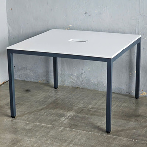 โต๊ะทำงานแบบคลัสเตอร์ขาเหล็ก UConcept รุ่นร่วมสมัย ขนาด 120x120 ซม. สำหรับ 2 คน พร้อมเมลามีนลายไม้ HBUC013 - Product Image 3