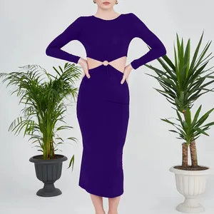 Vestido maxi de tela de Arena Morada con detalle de hebilla de hierro en el vientre