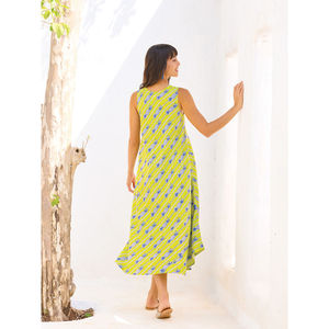Vestido Maxi con Volantes y Estampado Floral Tropical - Estilo Gótico con Cintura Baja, Talla Única - Product Image 6