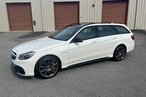 Mercedes-AMG E63 S Wagon 2016 Usado, ~27,800 Millas, V8 Biturbo, Tracción en las Cuatro Ruedas, Frenos de Cerámica de Carbono, Sin Modificar - Product Image 3