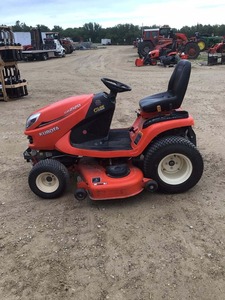 เครื่องตัดหญ้าแบบนั่งขับ KUBOTA รุ่น GR2120 ปี 2025 ยอดขายดีที่สุด พร้อมถุงเก็บหญ้า - Product Image 1