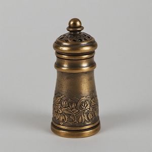 Molino de sal y pimienta de latón Vintage con superficie pulida artesanal diseñado para comedor decorativo interior y funcional - Product Image 6