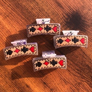 Nouvel arrivage de pinces à cheveux en cuir usiné fait à la main de style occidental épingles à cheveux en cuir véritable fait à la main accessoires pour femmes et filles - Product Image 1