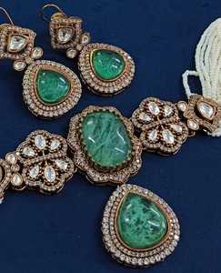 Ensemble de boucles d'oreilles ras du cou Polki Kundan plaqué or antique élégant bijoux en laiton à la mode pour les fêtes mariages anniversaires - Product Image 3