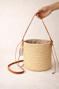 Bolso de Mano CANDRA L Hecho a Mano con Sisal Natural, Correa de Cuero, Cierre con Cordón, Ecológico, Bolso Bandolera para Mujer - Product Image 2