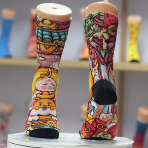 Chaussettes de sport sublimées numériques personnalisées en gros High Crew avec position inférieure du logo - Product Image 2