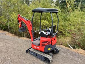 FREE SHIPPING CFG QK20R HYDRAULIC MINI EXCAVATOR 23HP PILOT CONTROLS 43" BLADE 14"DIGGING BUCKET EPA CE APPROVED HYDRAULIC THUMB - Product Image 4