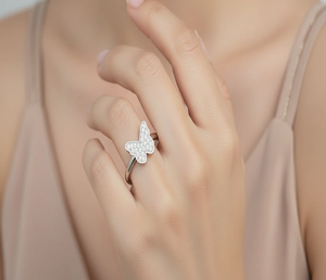 Bague papillon de luxe avec accents scintillants pour femmes, adaptée aux événements de mode, aux occasions romantiques et au port quotidien - Product Image 5
