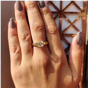 Ensemble de lunettes en or massif 10 carats Bagues de proposition de promesse uniques pour femmes fabriquées avec un diamant Moissanite de coupe Asscher - Product Image 4