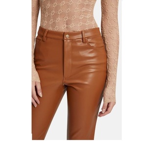 Nueva llegada Mujeres Sexy Pantalones Trajes de cuero Crop Halter Top y pantalones de cuero acampanados Mujeres Pantalones completos hechos a medida de BD - Product Image 2