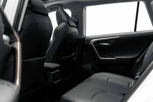 รถ SUV ปี 2025 TYT- Wildlander Luxury Plus เครื่องยนต์ 2.0L อินไลน์ 4 สูบ ขับเคลื่อน 4 ล้อ  สีขาวสะอาดตา  ไมล์น้อย/กม. (19 กม.)  รับรองคุณภาพ ใช้งานแล้ว - Product Image 4