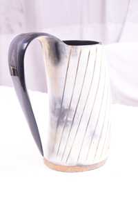 Tasses en corne sculptées à la main de couleur blanche sur mesure idéales pour les magasins d'hydromel et les magasins de fournitures viking pour la revente - Product Image 3