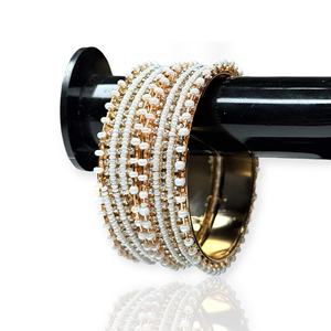 Brazaletes Elegantes y Modernos con Diseño Geométrico, Chapados en Oro y con Perlas, para Bodas, Aniversarios y Fiestas - Joyería de Imitación de Calidad de Exportación - Product Image 1