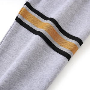 Pull à col rond gris chiné avec poches Winter Alabama State |   Pull en molleton unisexe à manches raglan avec patch brodé Année de fondation et bordure style universitaire - Product Image 4