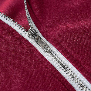 Nouveau modèle Survêtement de fitness en velours pour homme Manteau d'hiver à capuche léger avec impression de logo personnalisé de haute qualité - Product Image 4