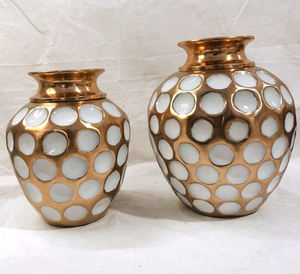 Florero de metal hecho a mano de excelente calidad, diseño personalizado acabado, florero al por mayor. - Product Image 3