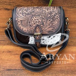 กระเป๋าหนังแท้สะพายข้างสำหรับผู้หญิงหนังวัวลายดอกไม้สีดำสุดหรู - Product Image 1