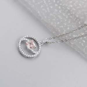 Colgante de Diamante con Corte Asscher en Espiral, Certificado por IGI, con un Estilo Elegante - Product Image 5