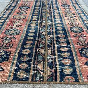 Alfombra Turca de 1.7x2.5 pies, Alfombra Pequeña Vintage, Alfombra Abstracta Azul y Roja - Product Image 5