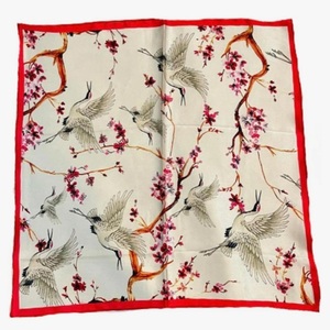 Bandana carré en gros avec logo personnalisé, impression numérique, doux pour la peau, multifonctionnel quatre saisons, foulard pour la tête et les cheveux, idéal pour l'extérieur - Product Image 3